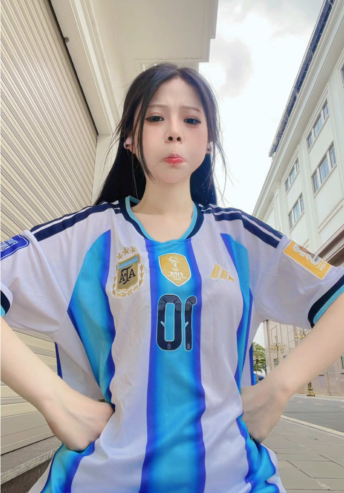 @Meow th&iacute;ch đi l&agrave;m
