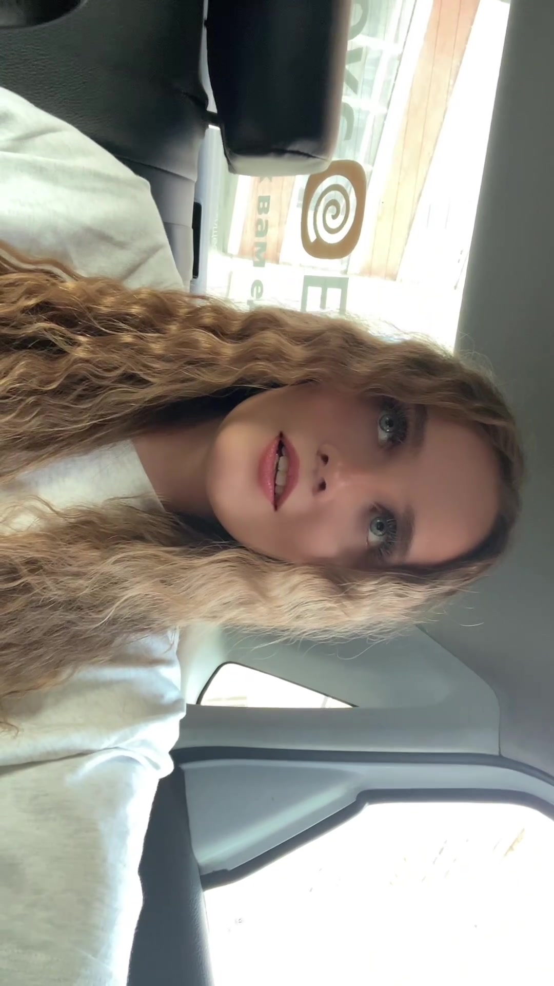 @HELENA