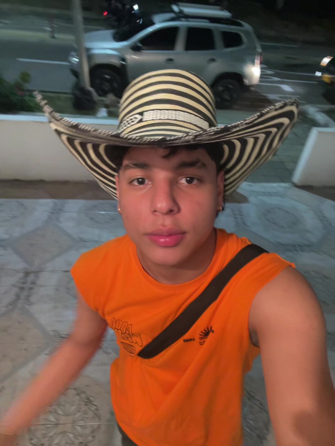 @Nueve
