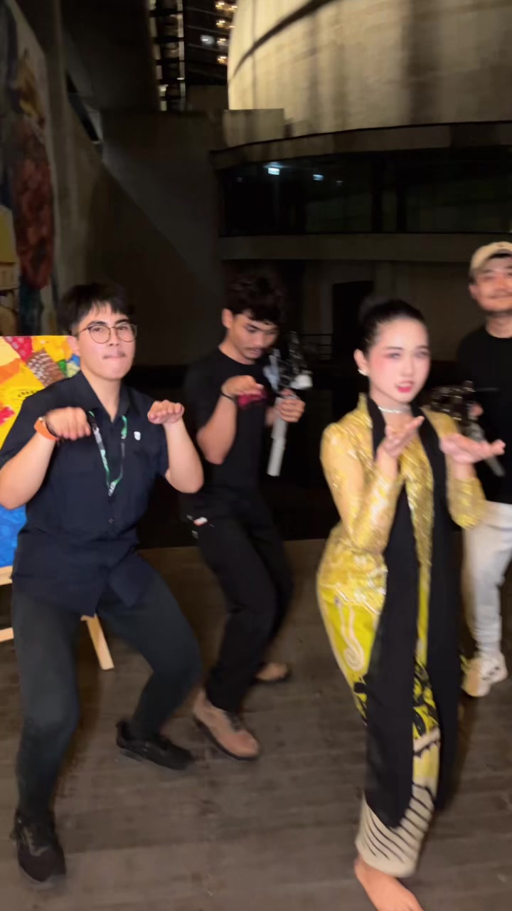 @oi khansa7
