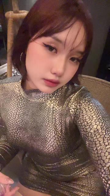 @Ah Ri &bull; អា រី
