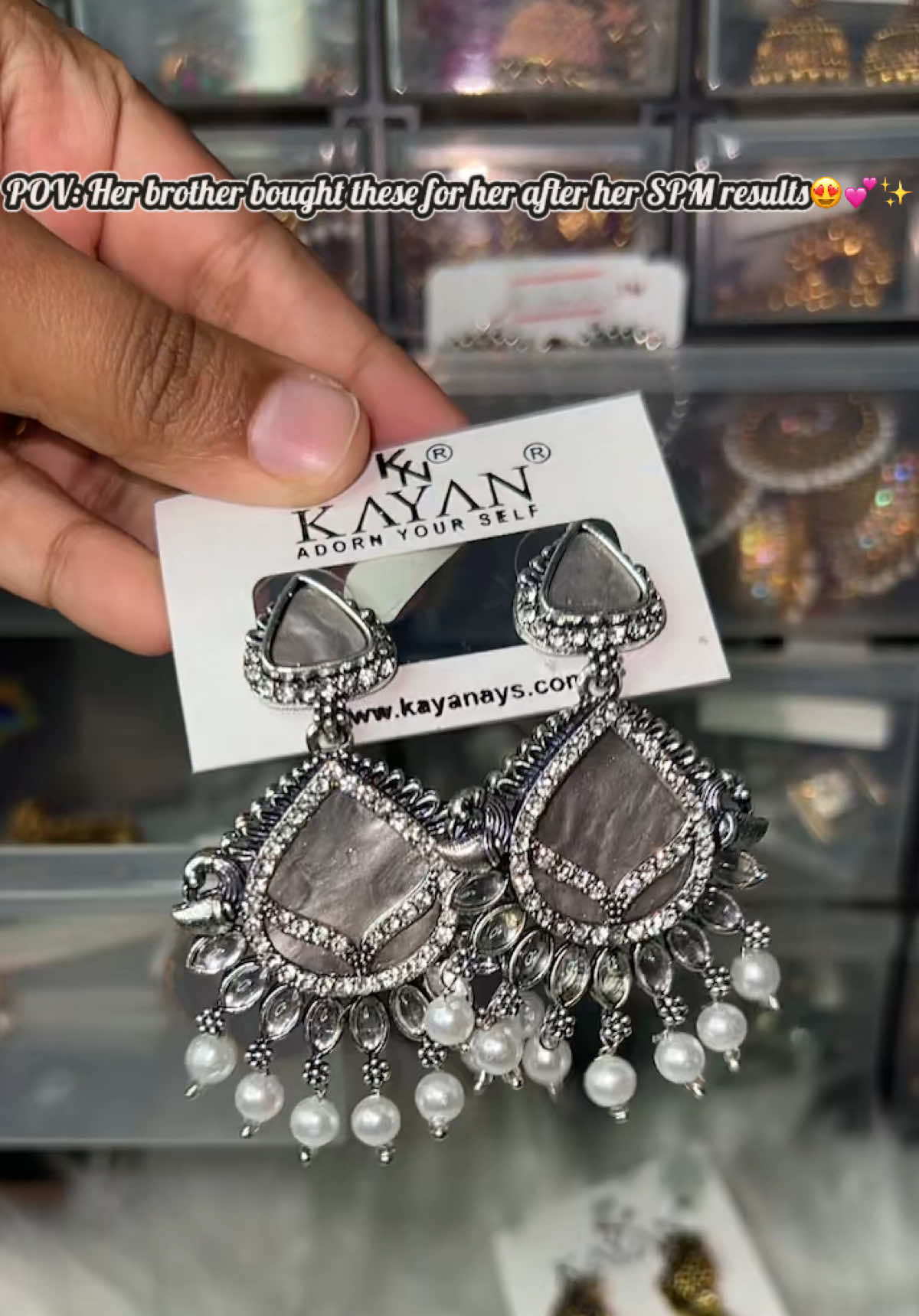 @Jewelsbyshax_