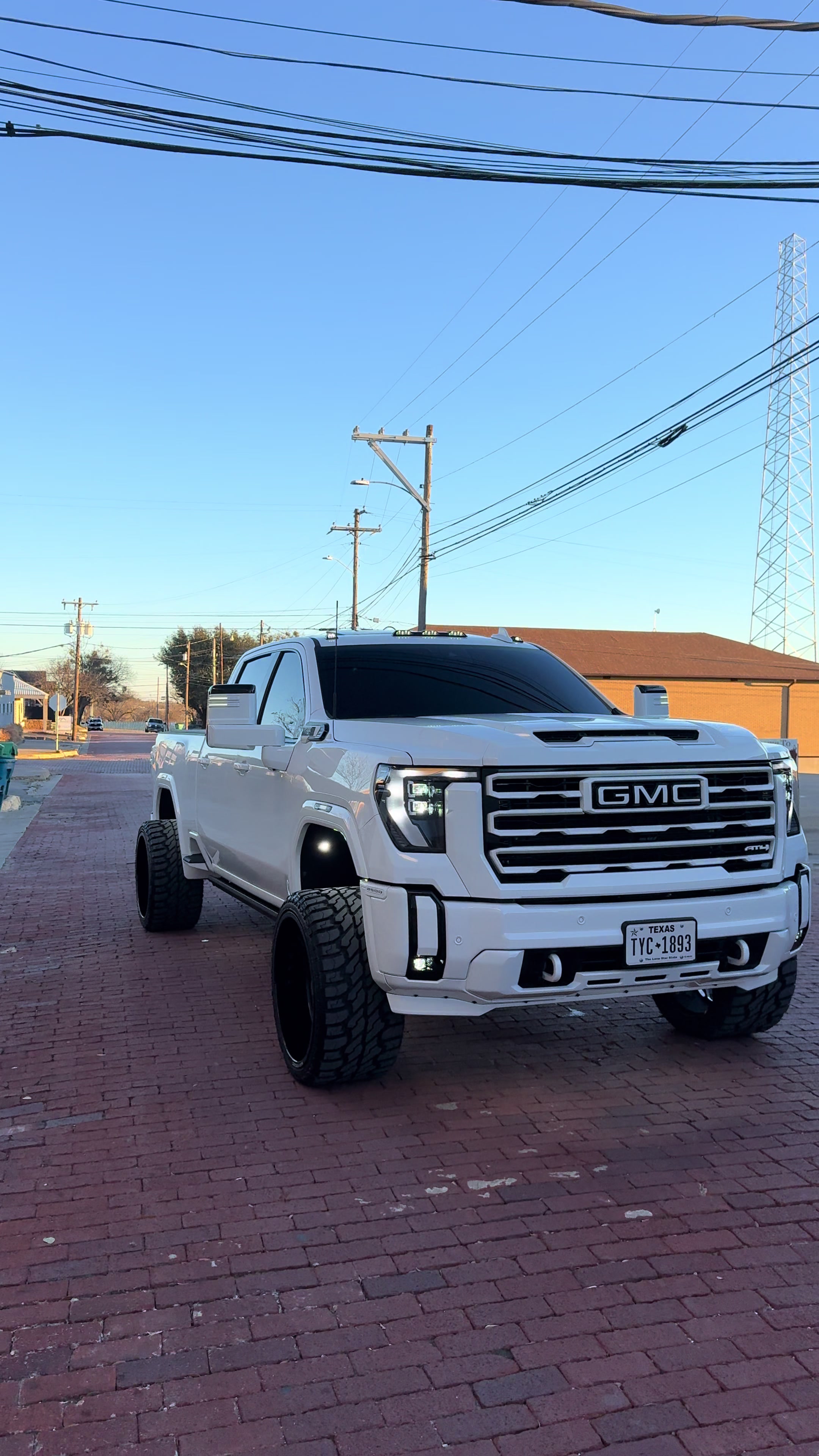 @wyatt.tevis