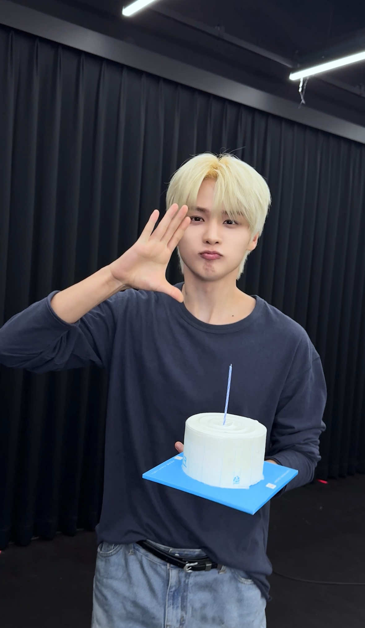 @NOWZ·나우즈