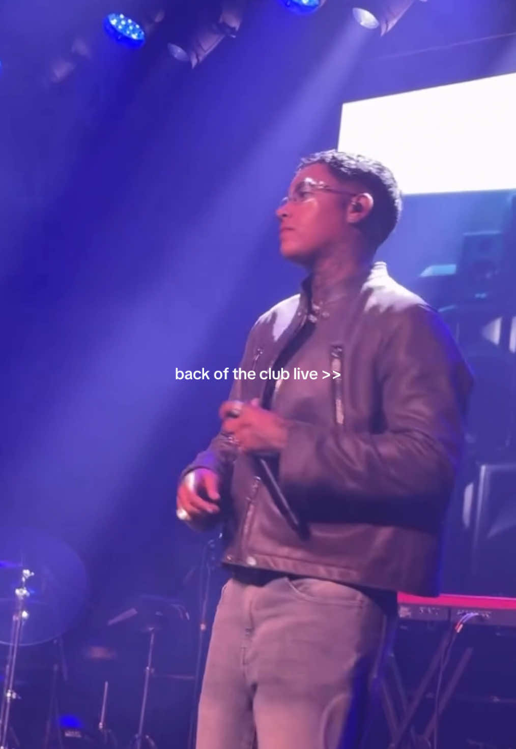@𝒟