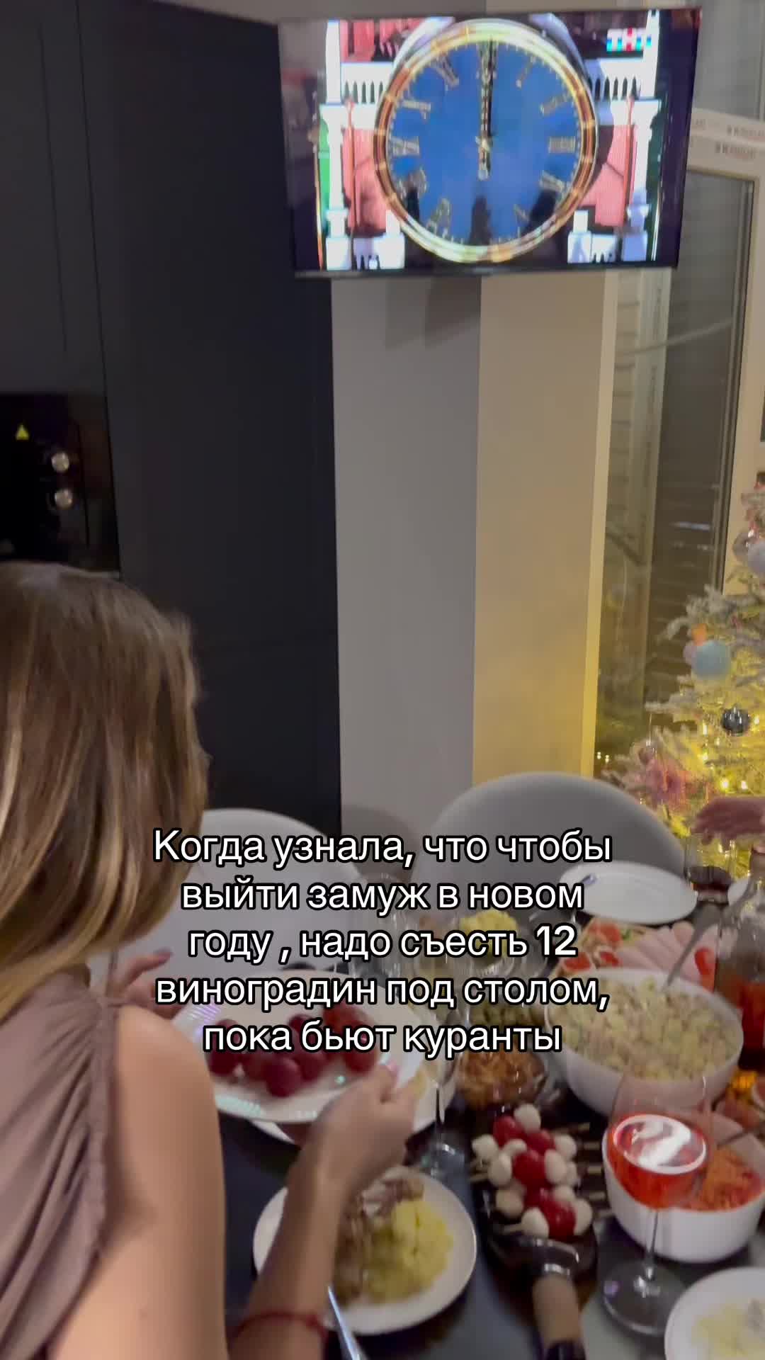 @Девочка с татуировкой дракона