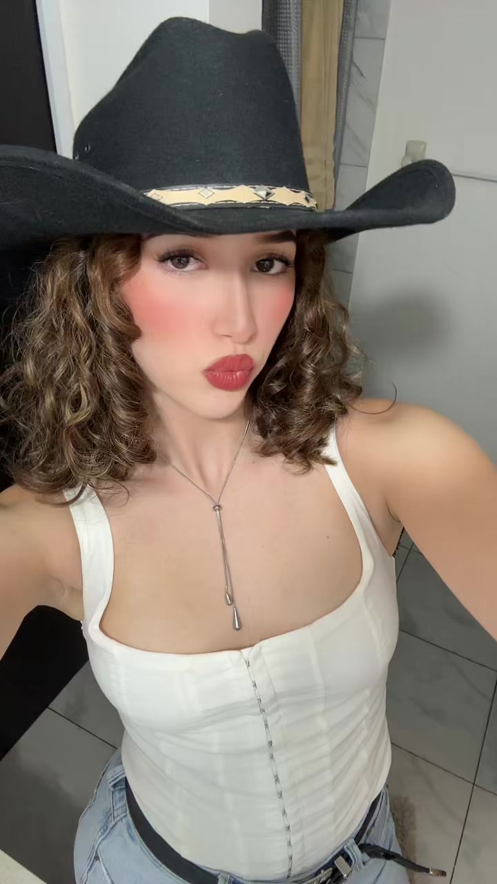 @Moniii