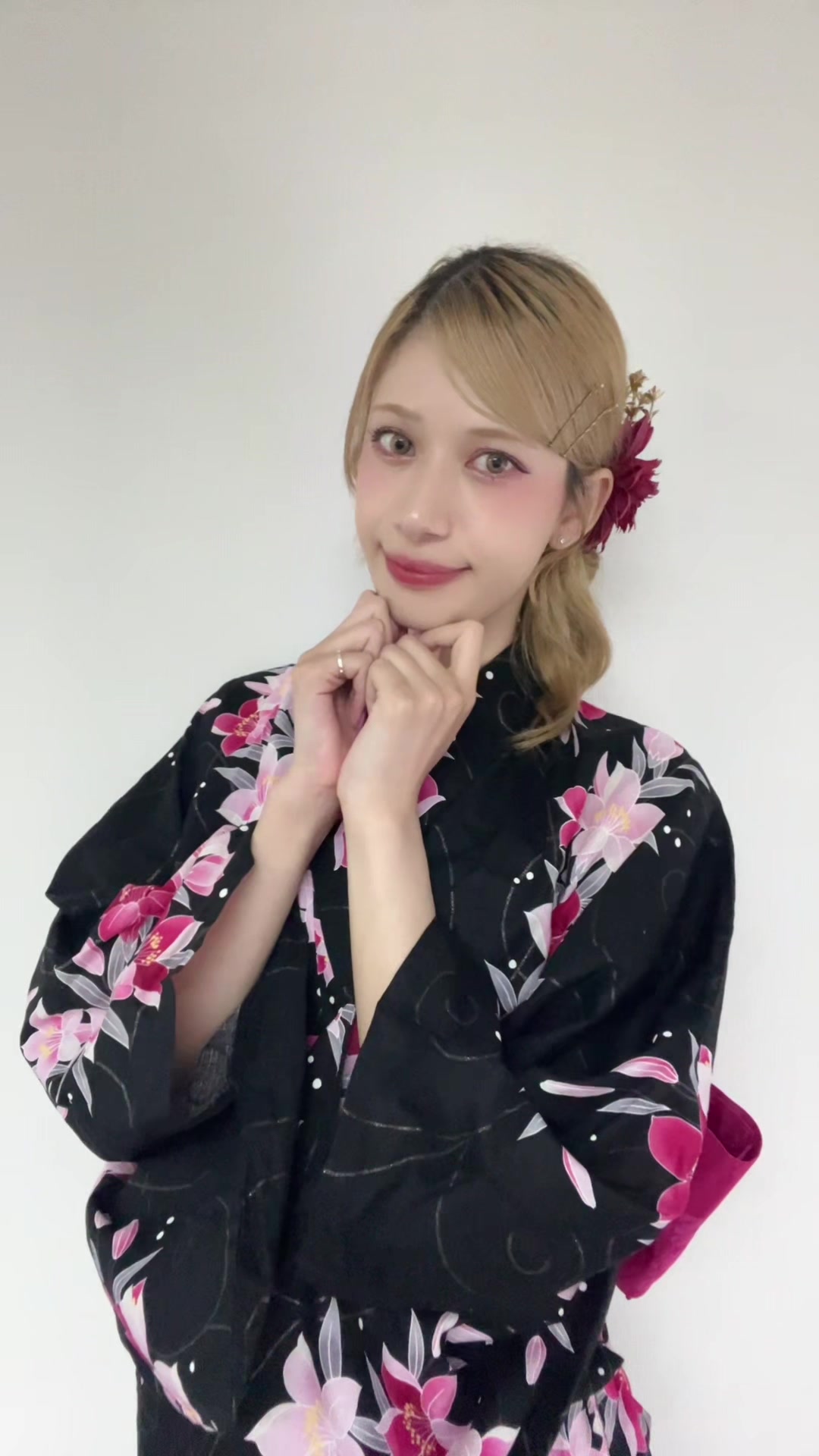 @ARISA(X3NA)👑🖤