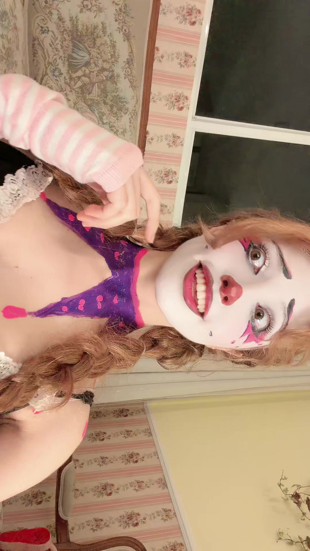 @Clown girl