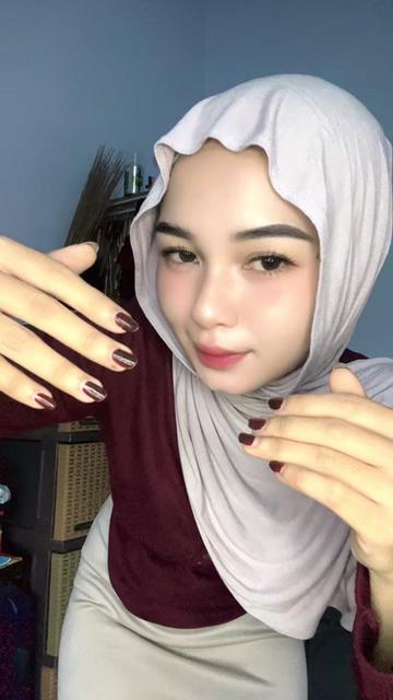 @Azizee_