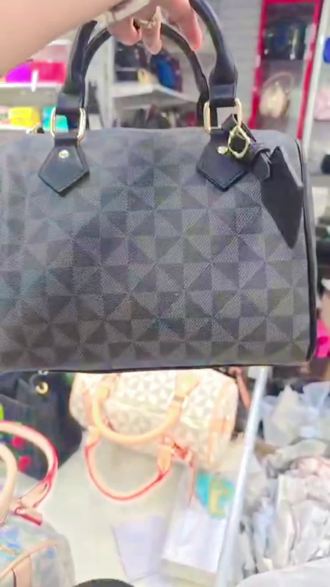 @Peachybags