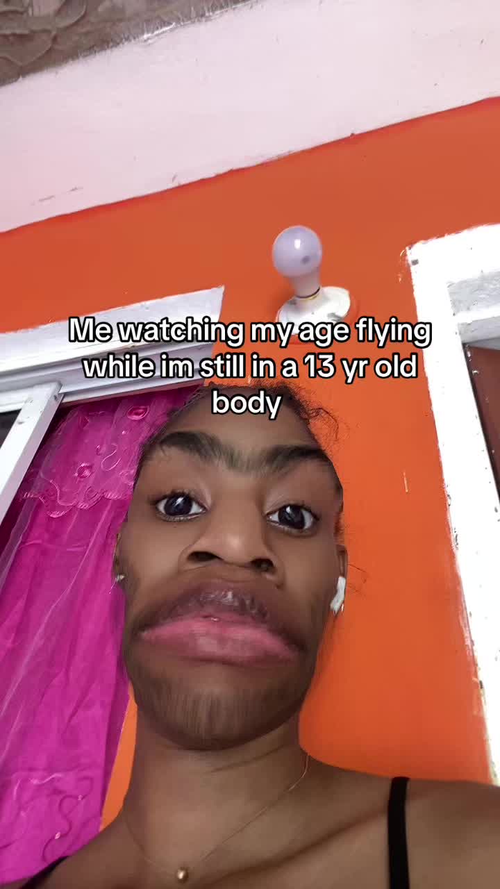 @ᑕᕼᖇIᔕᔕY👻🍭•◡̈•