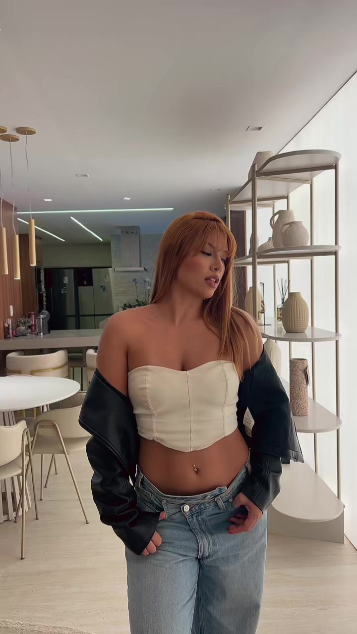 @Thainá🧡