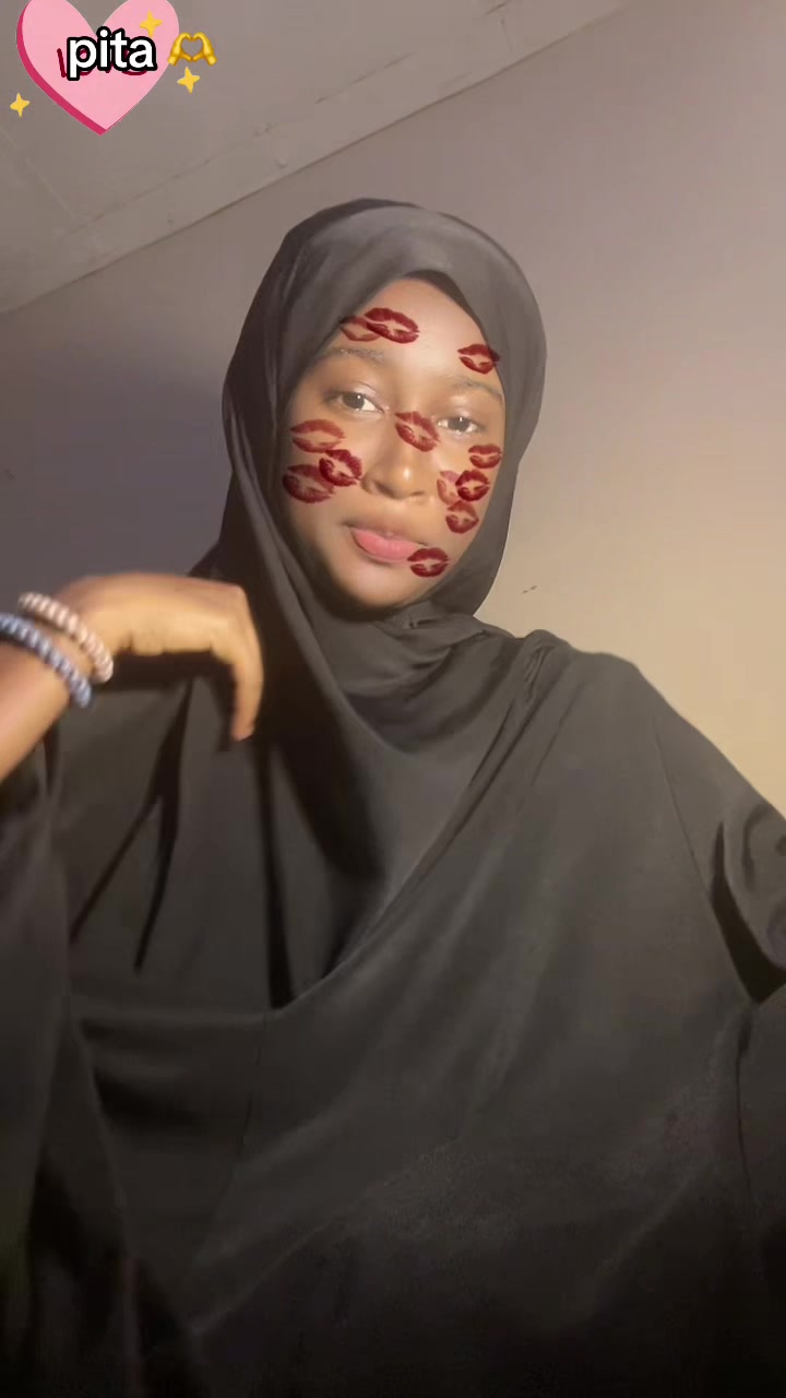 @Riya🫥🌸🦋