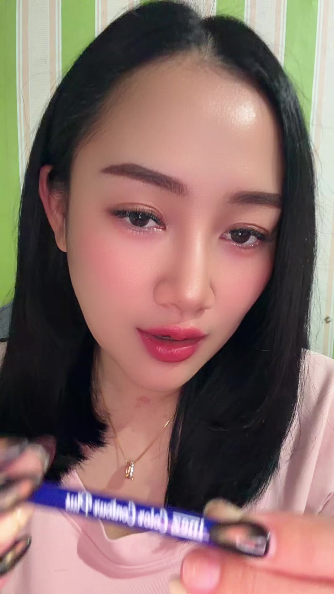 @Momy Via 🦂