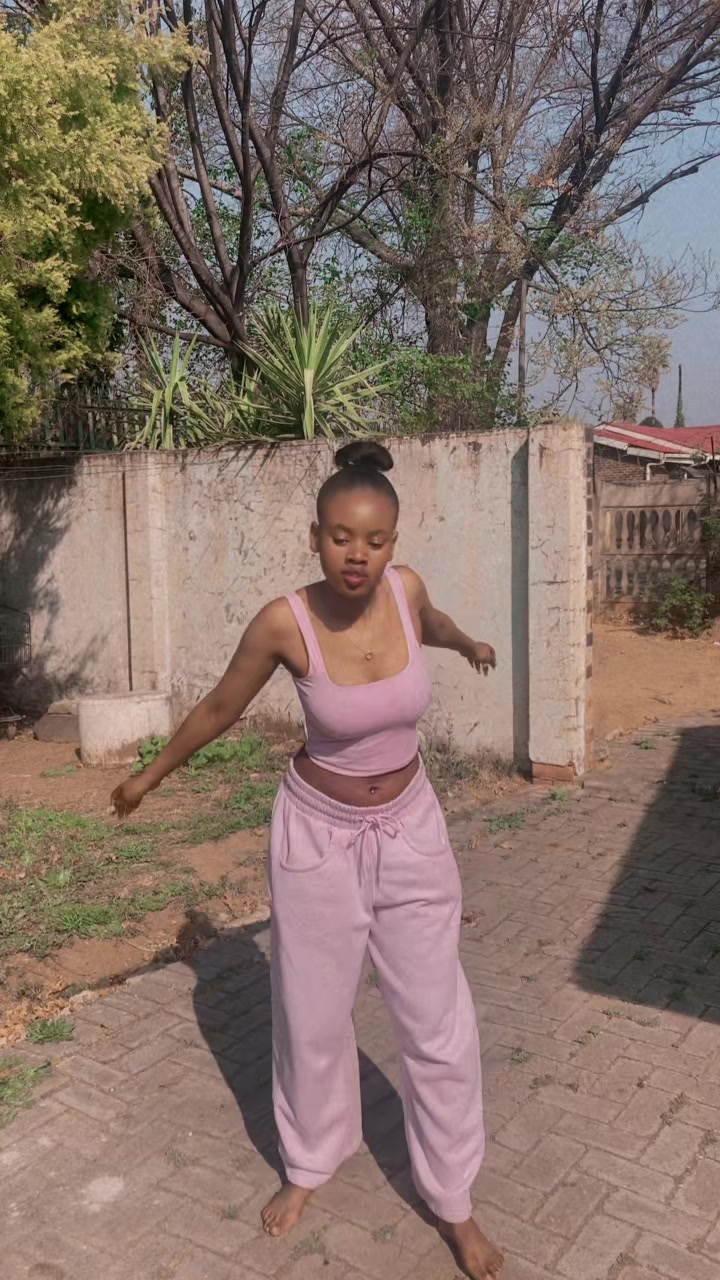 @L&egrave;&euml; Mnguni