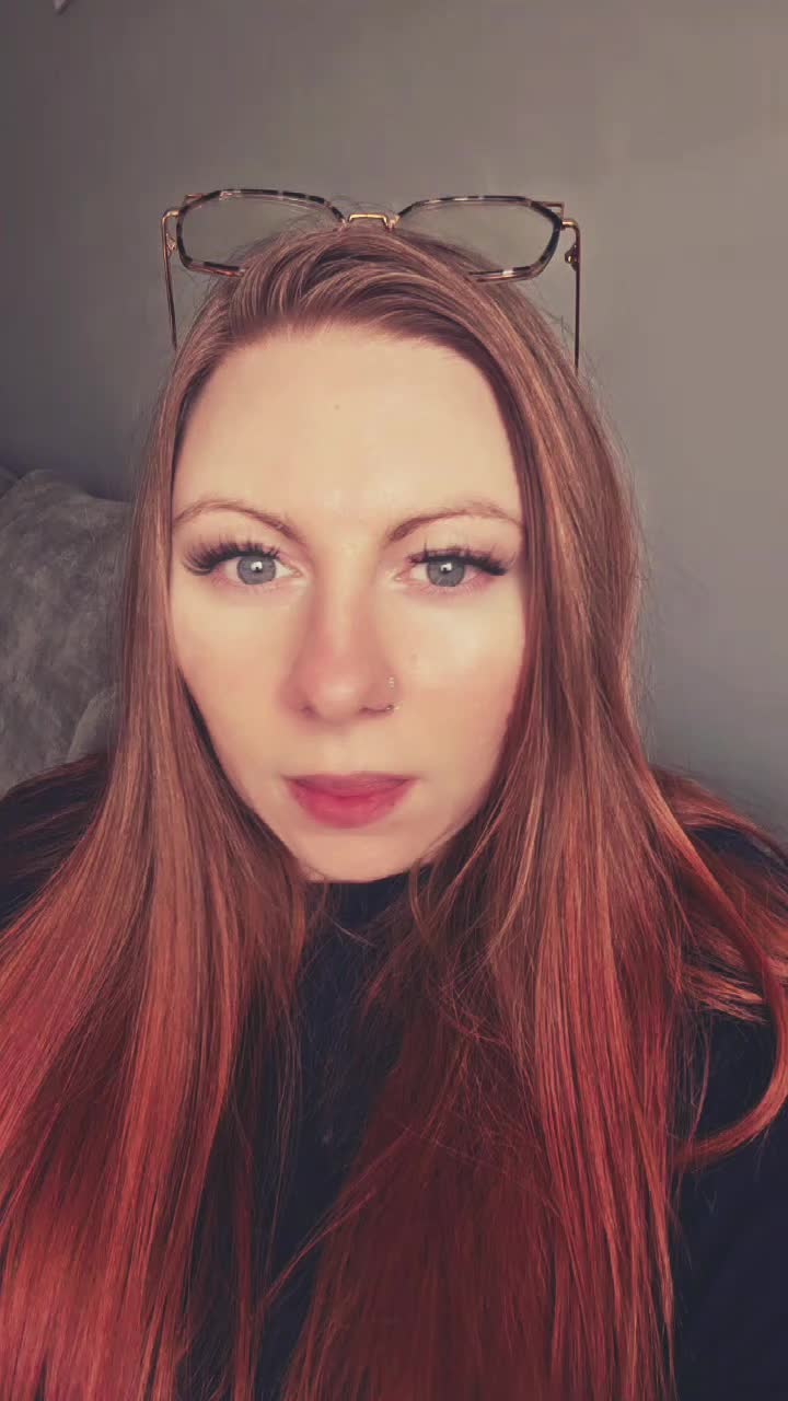 @Pheebz-honeybee 🐝💛🖤💛