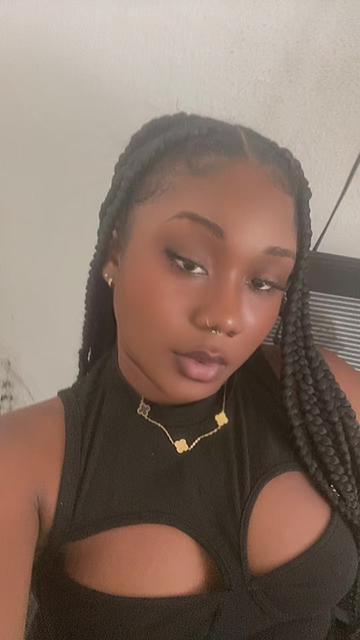 @BaddieCEO✨