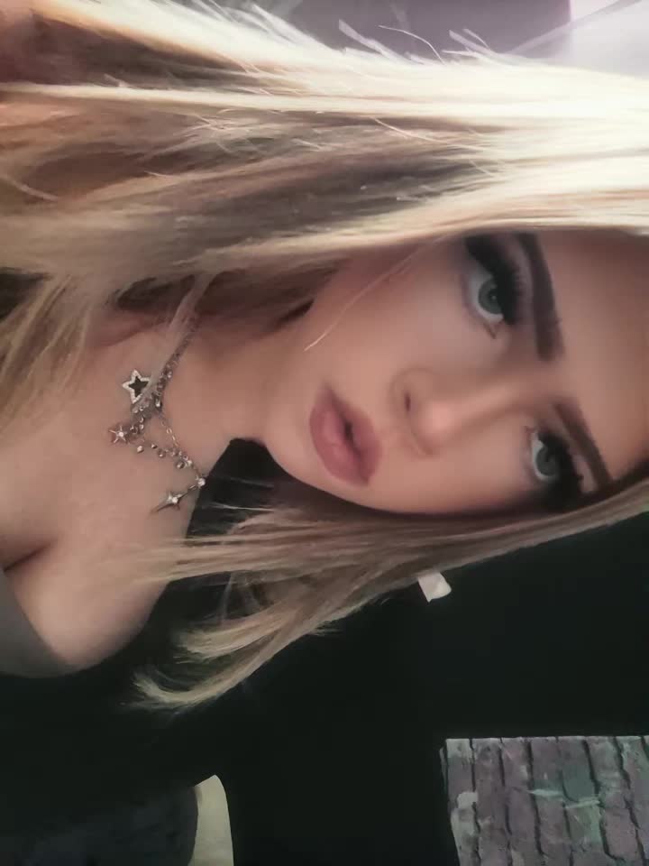 @🪽👱♀️