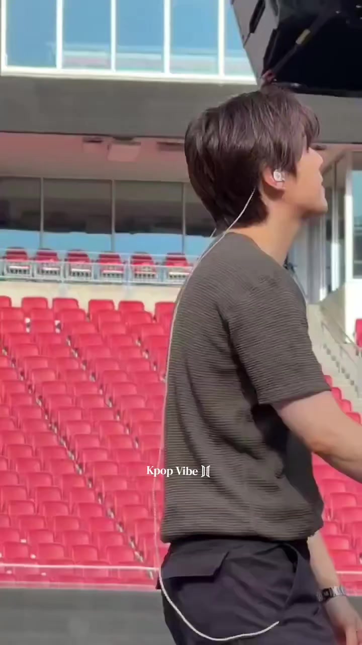 @Kpop Vibe ⟭⟬