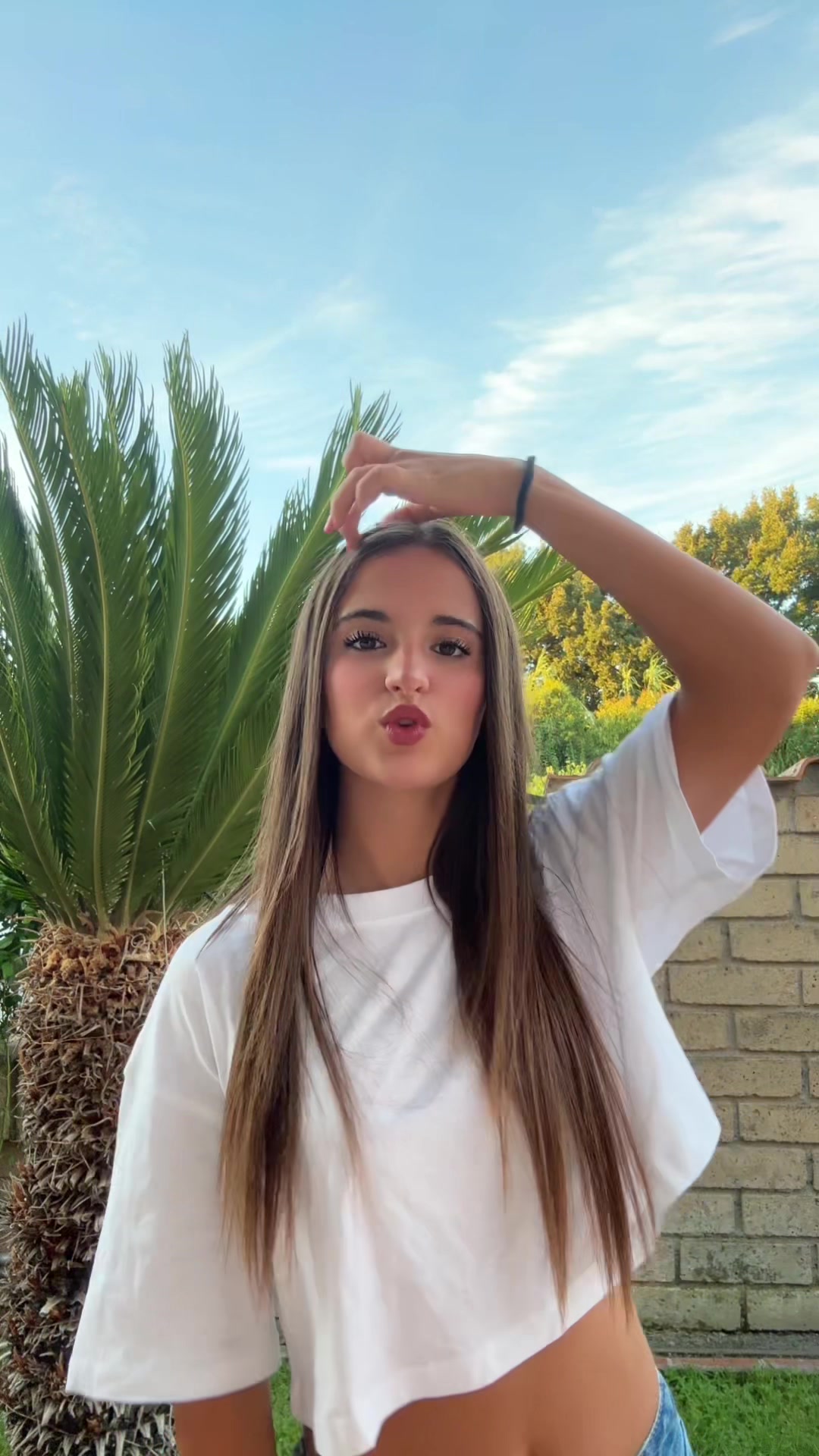 @𝐄𝐋𝐄