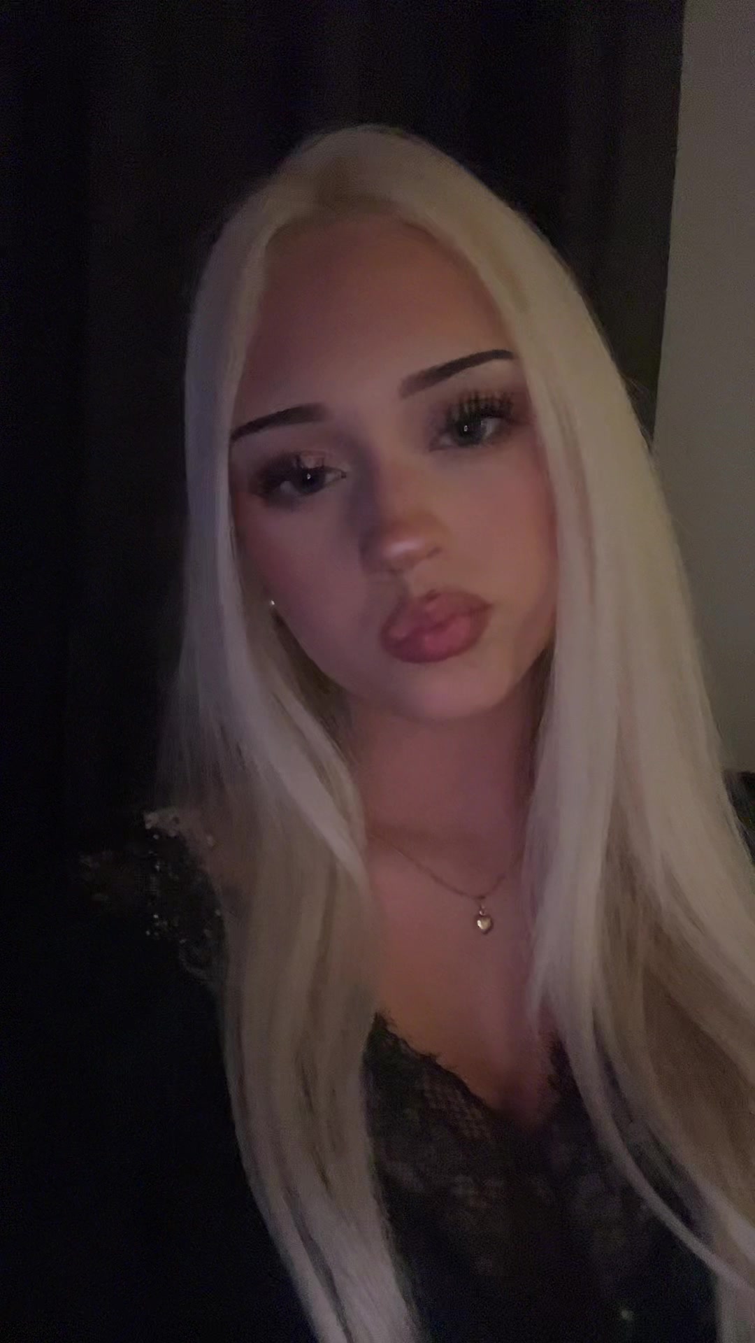 @⃟