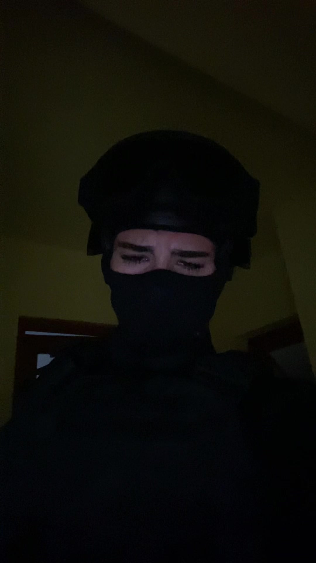 @╰‿╯