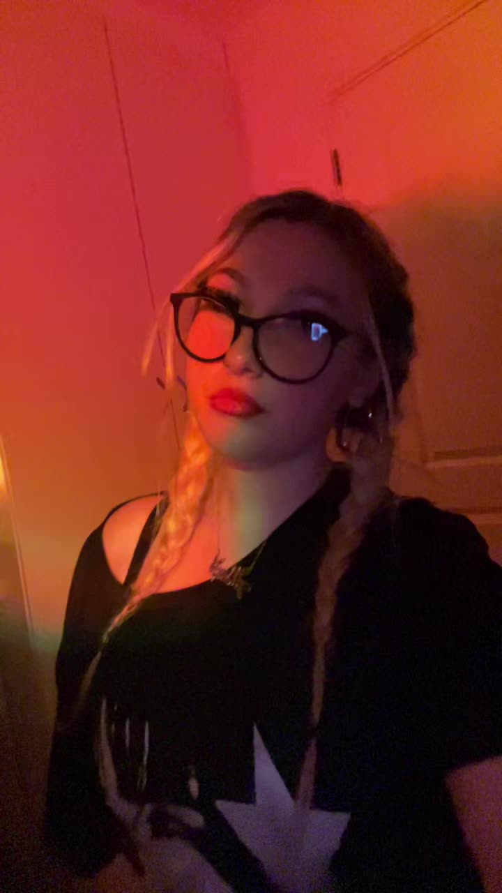 @Adelina.