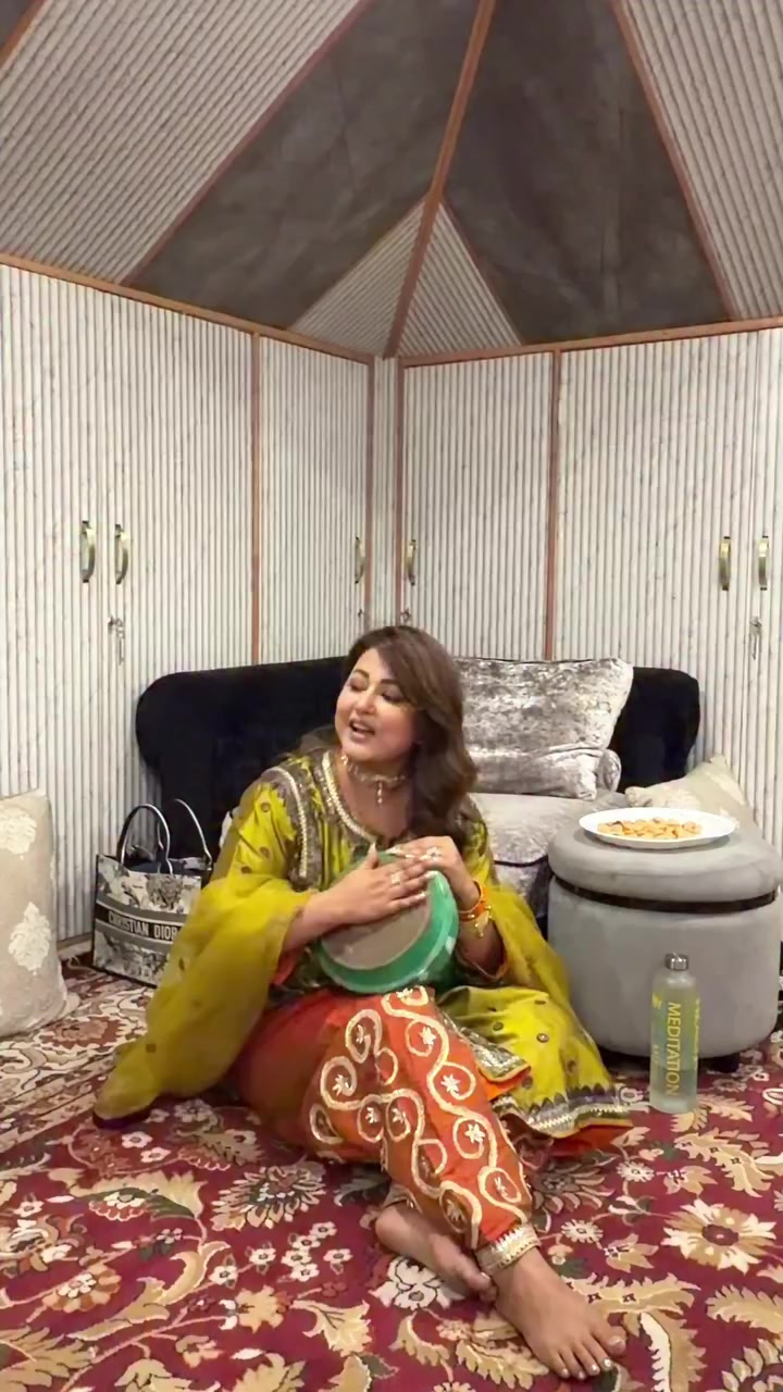 @Hina Khan 💎