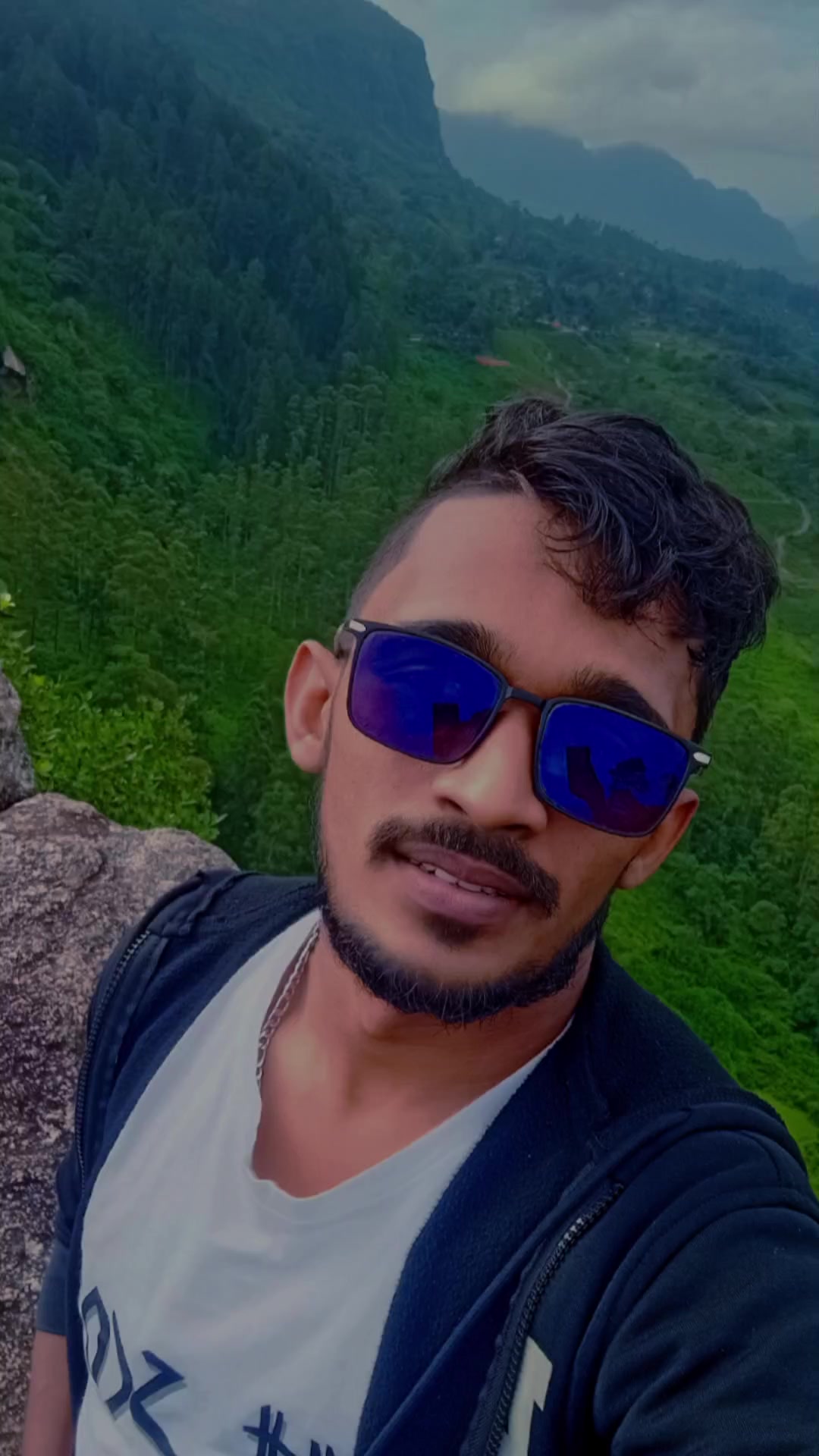 @THARINDU MIHIRANGA 👀🤗