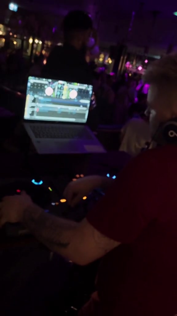 @Dj Robbo