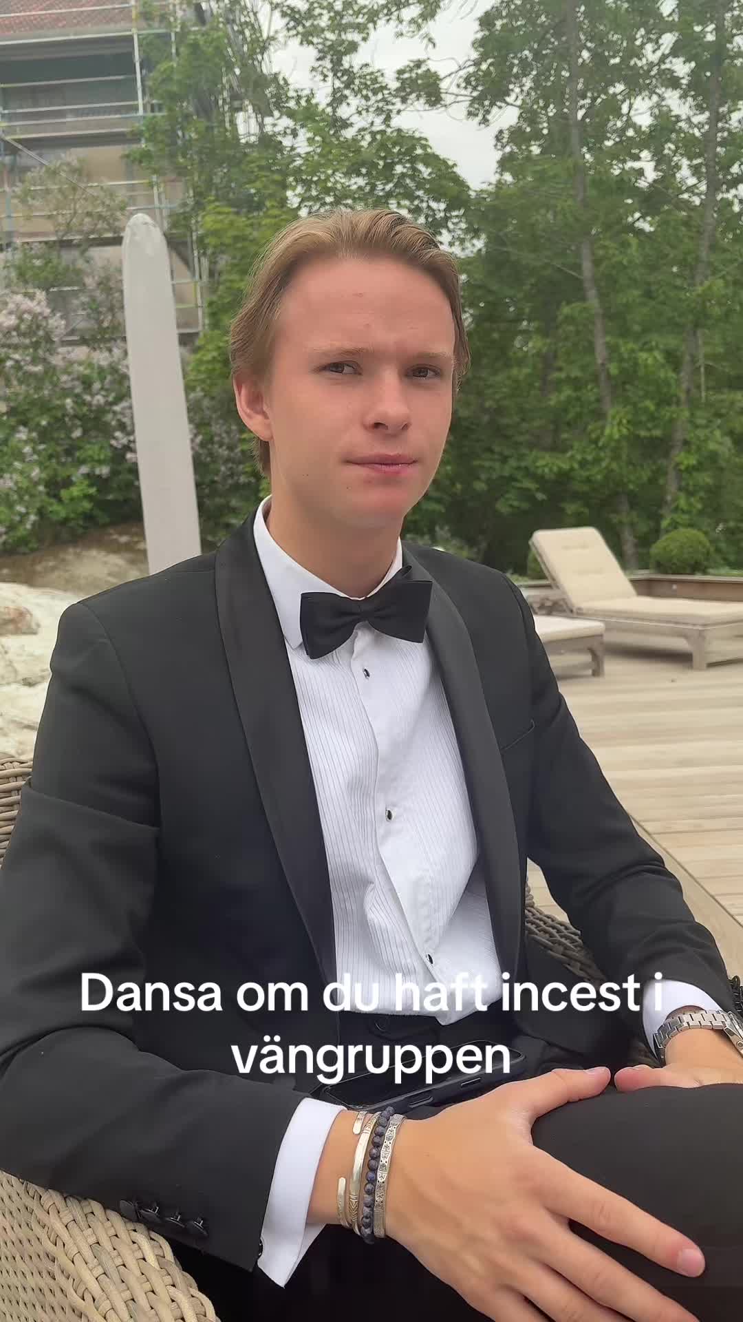 @Elise