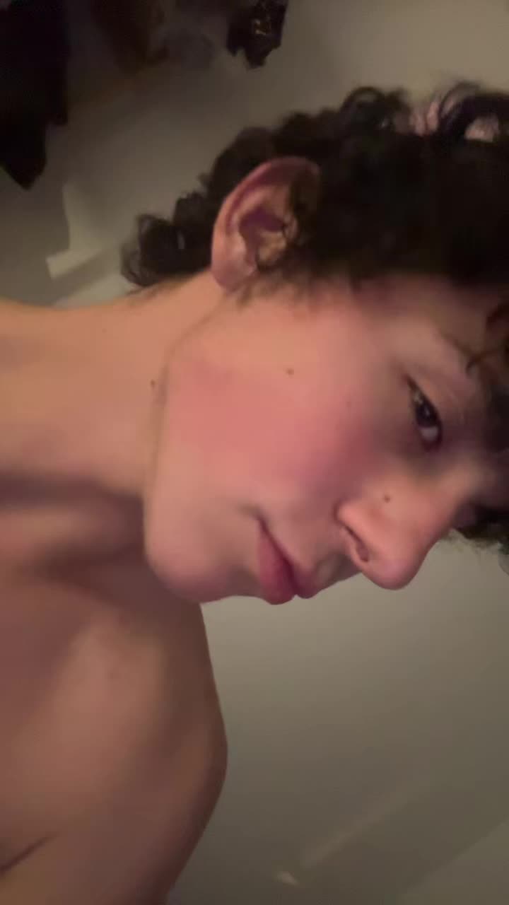@🦦