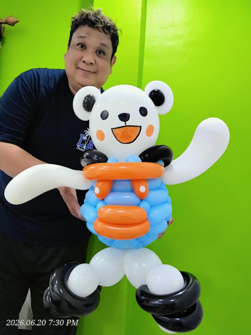 @Max Clown แชมป์บิดลูกโป่ง