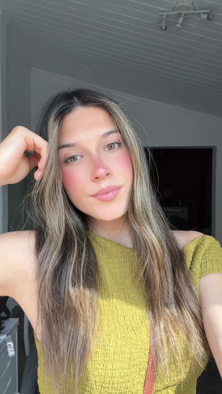 @laura