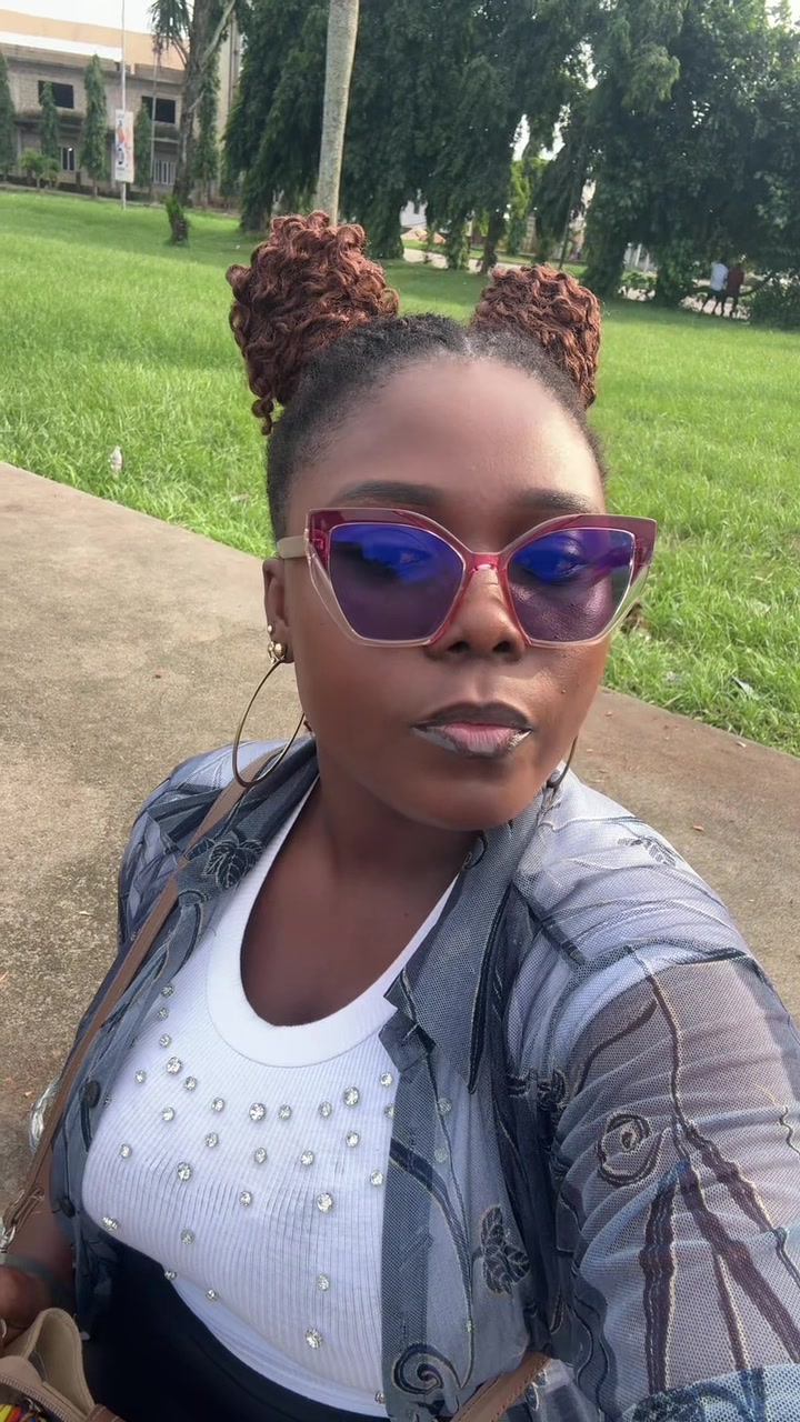 @Meegold🖤