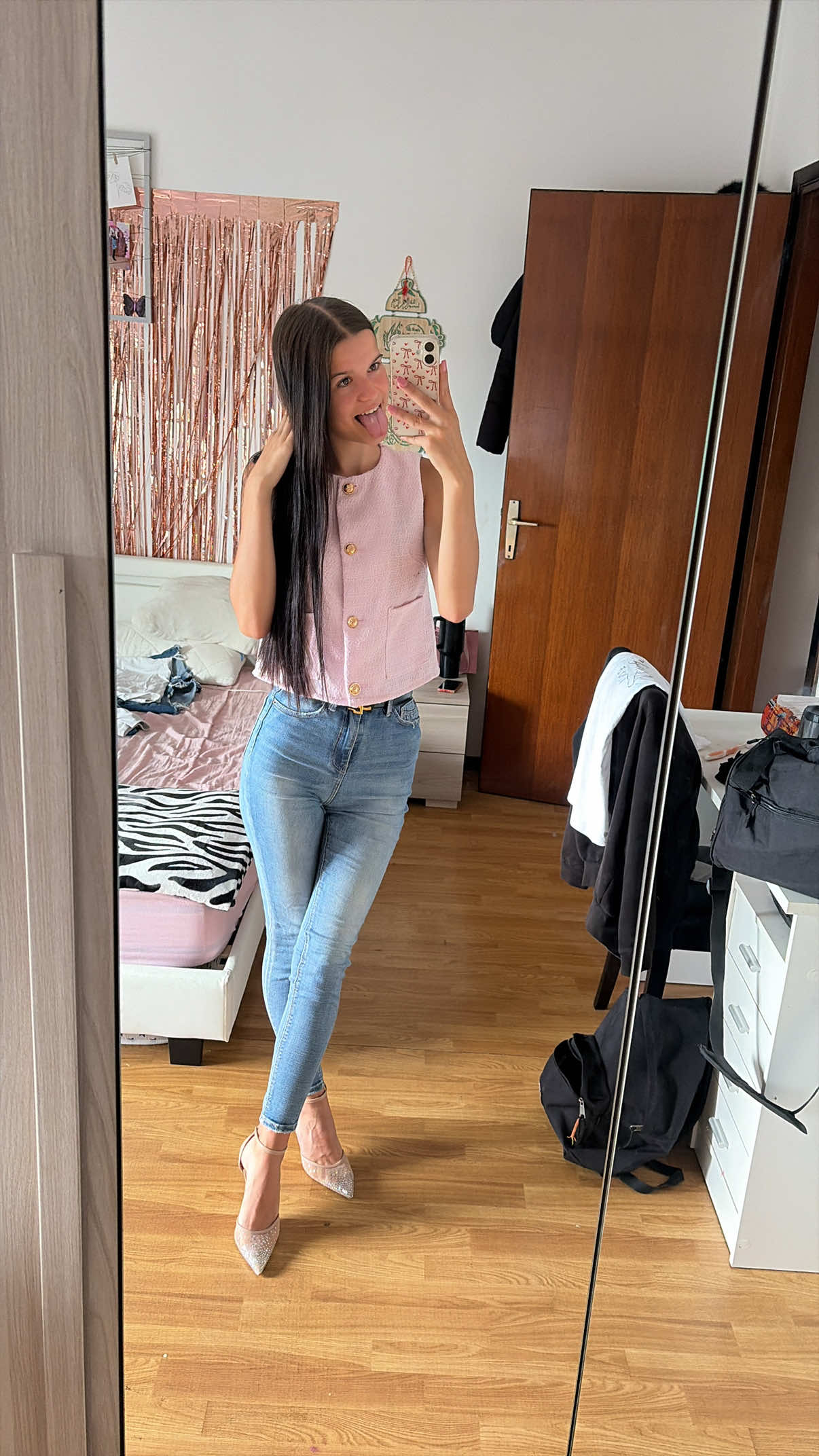 @Adelisa