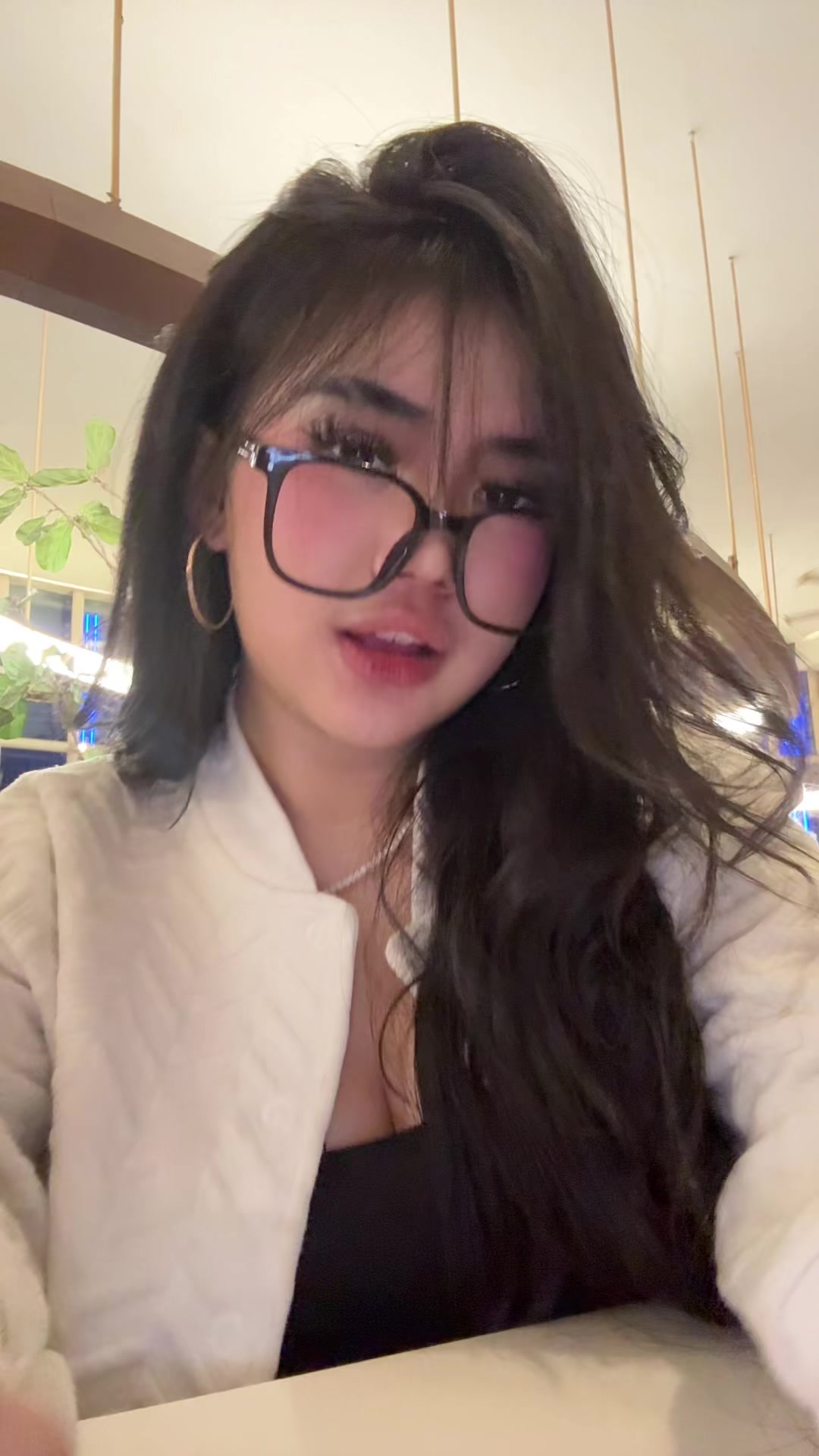 @salila gomez