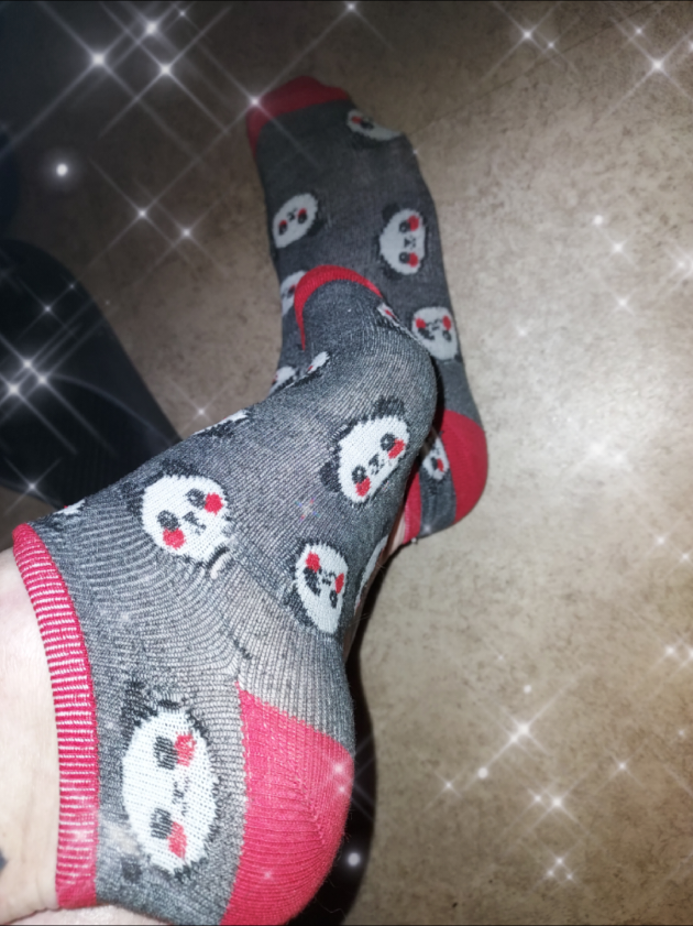 @foxysockgirl