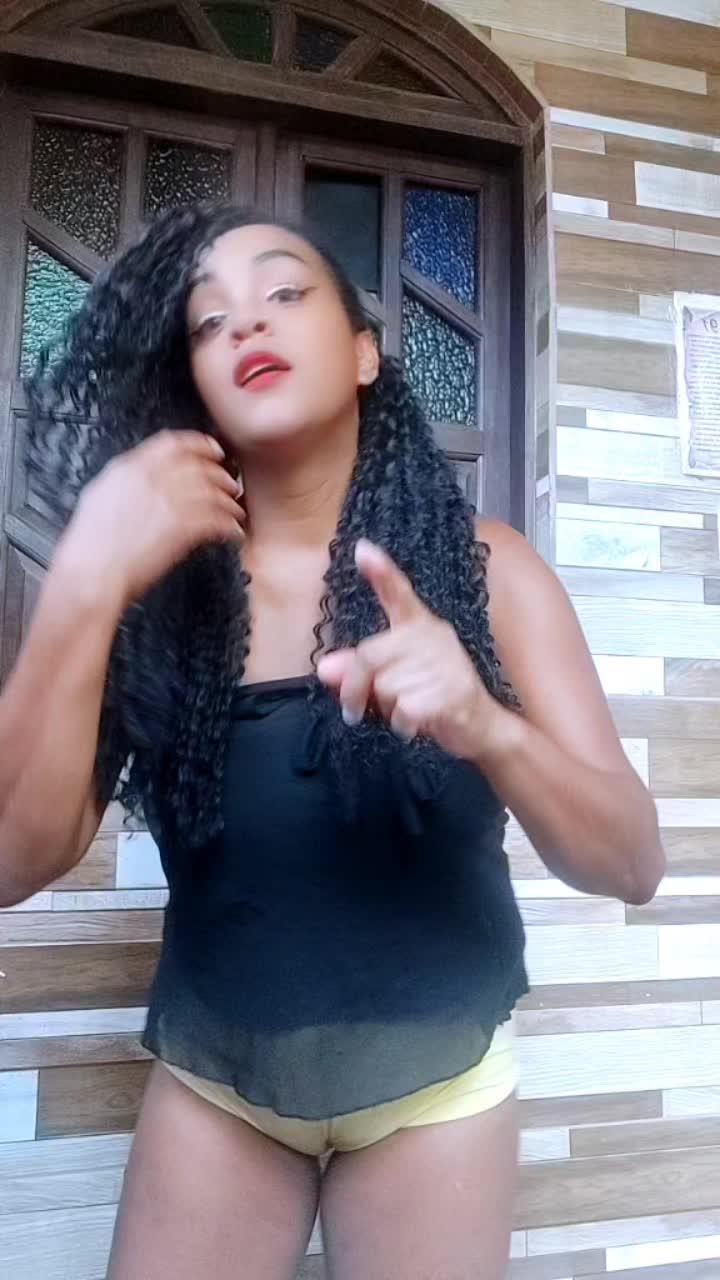 @Lucy a guria do short sexy