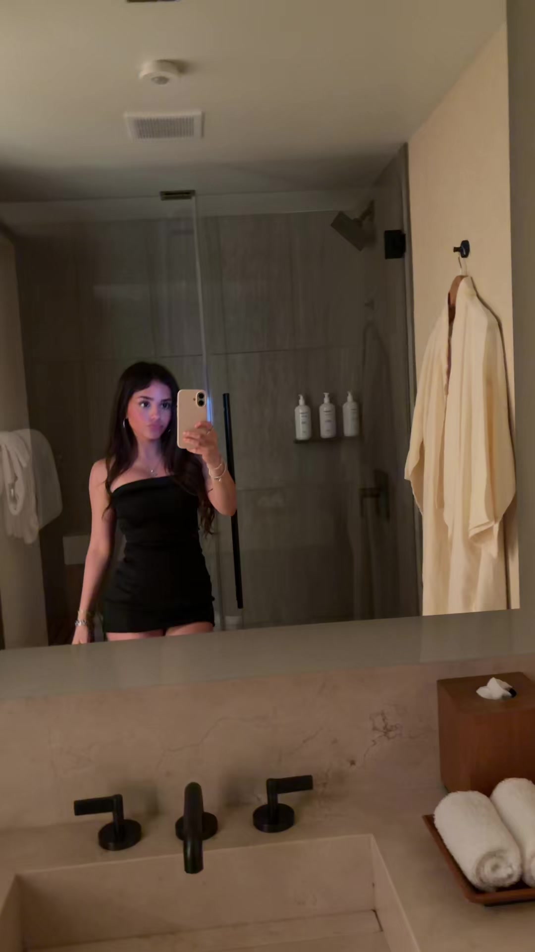 @⃟