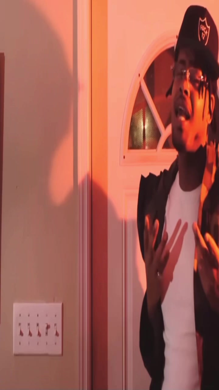 @⃟