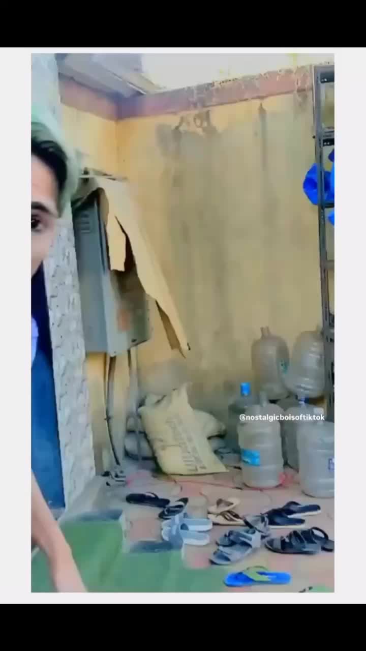 @-_-