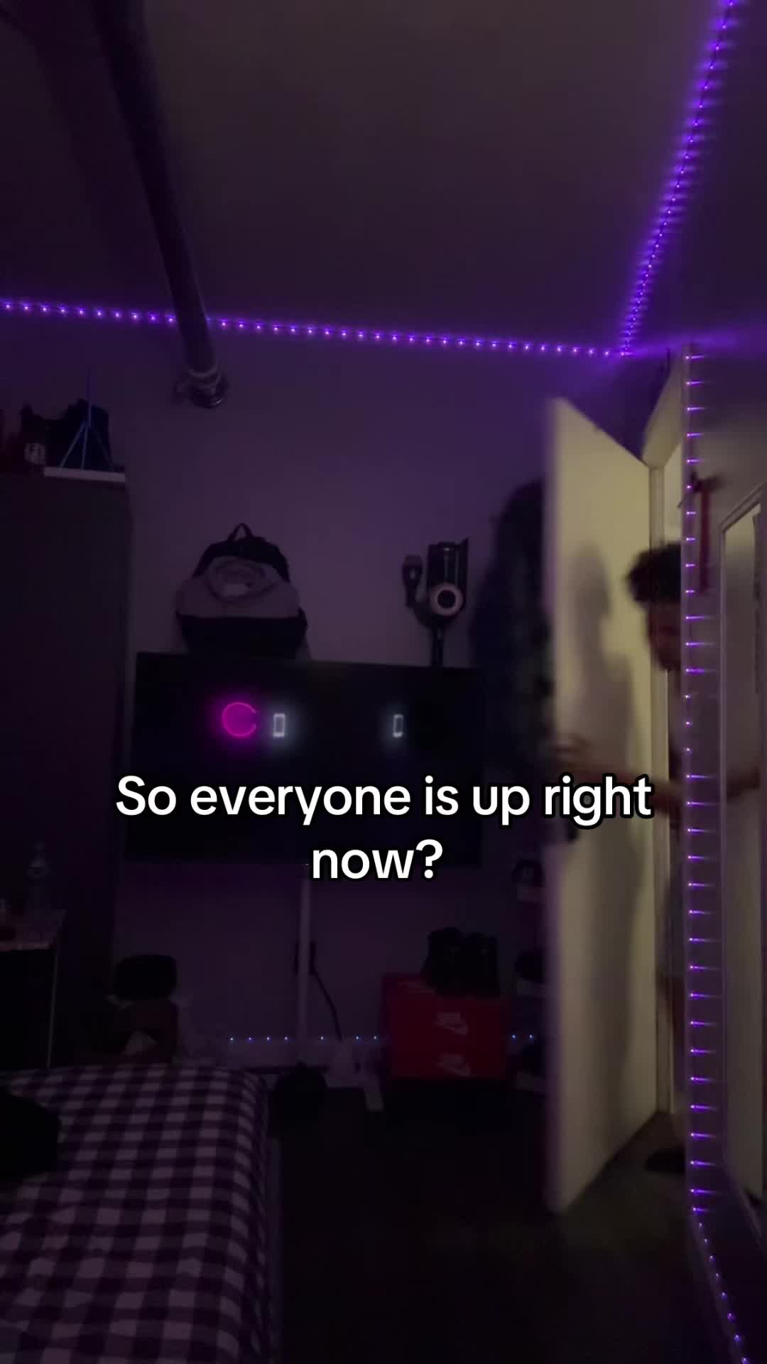 @astackzzz_