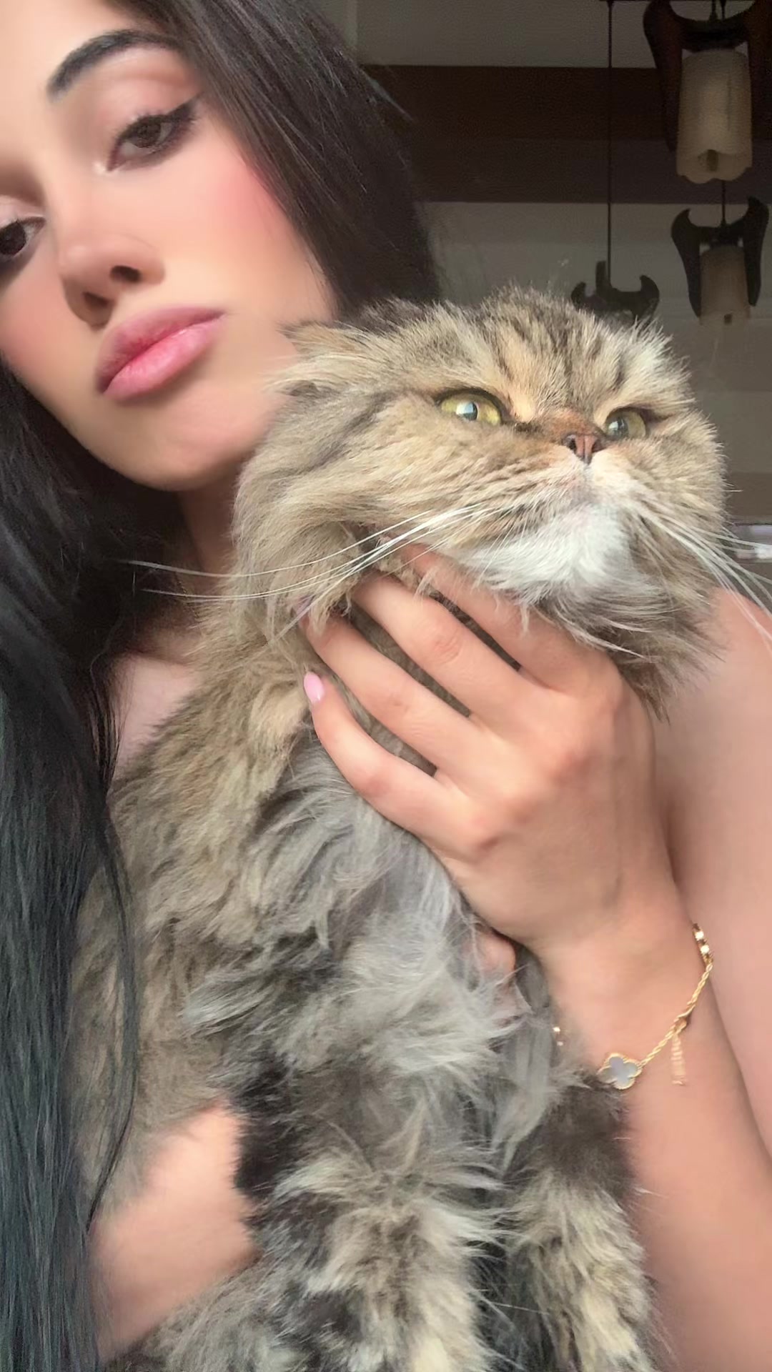 @arianazareei__