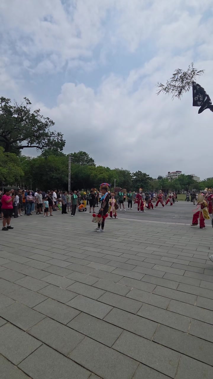 @帥哥跑廟會