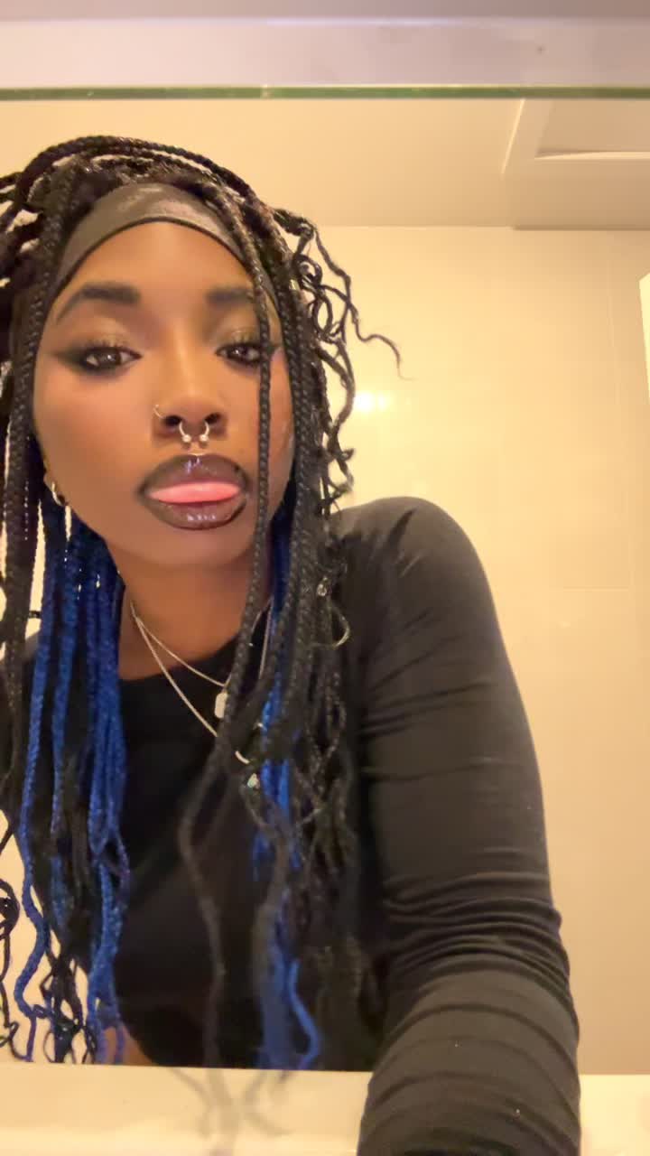 @🖤