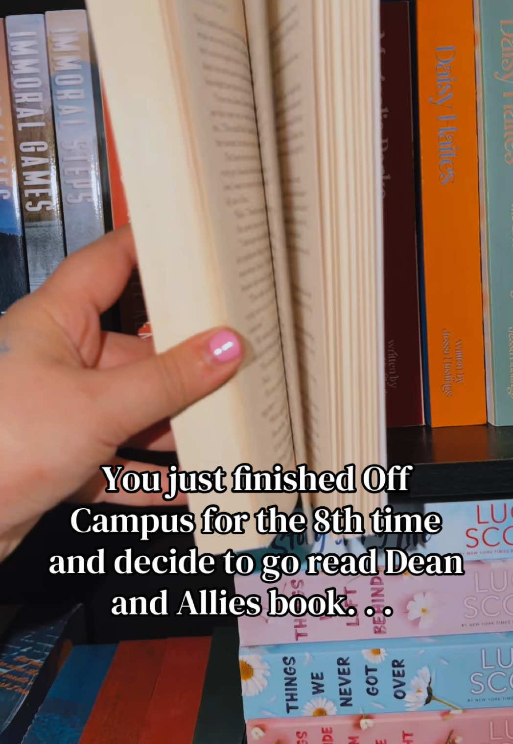 @Danielle Reads 📚☕️ 🧸
