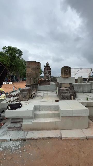 @គុជ ខ្មៅ