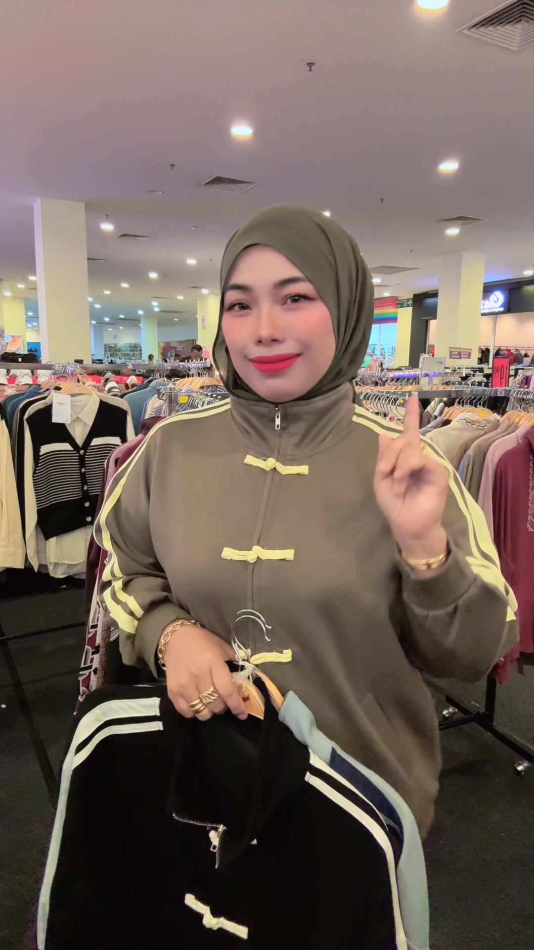 @Sofia.Fashion’s